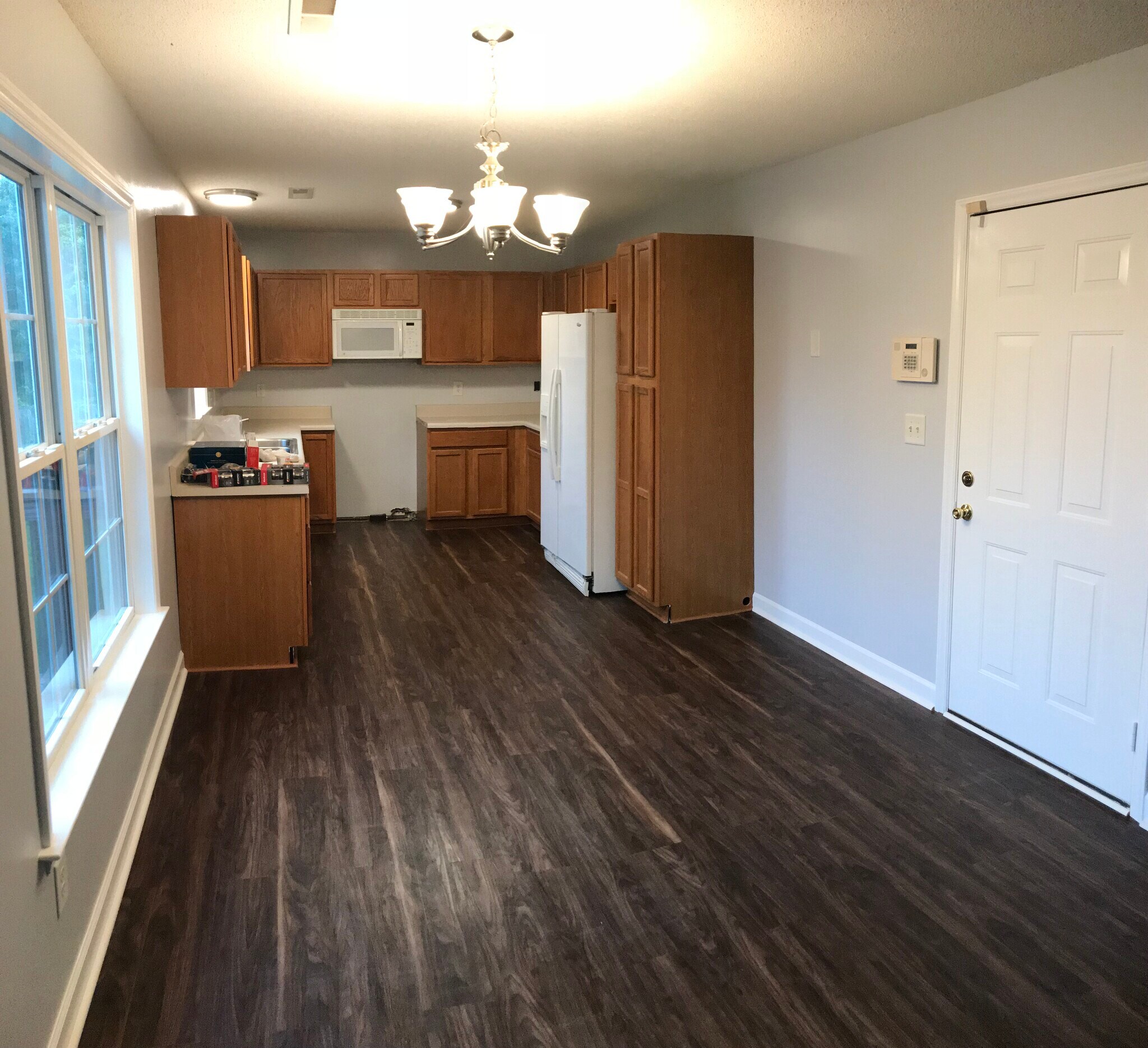 Building Photo - 1950 Hawkcrest Ct