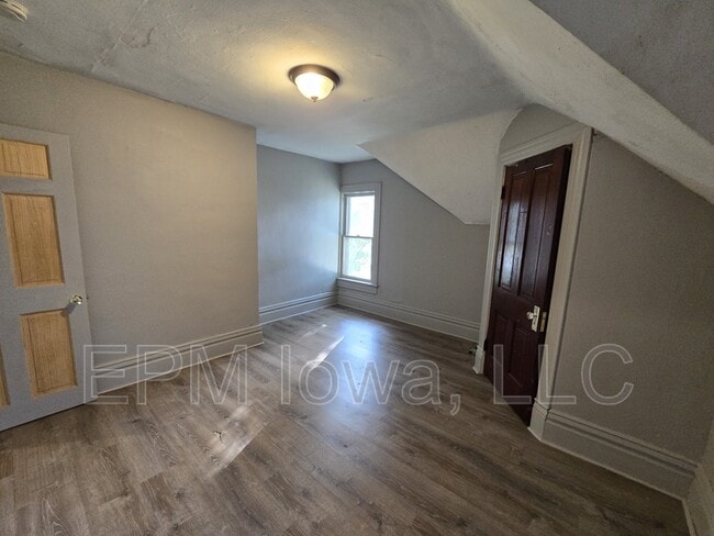 Building Photo - 908 W 3rd St