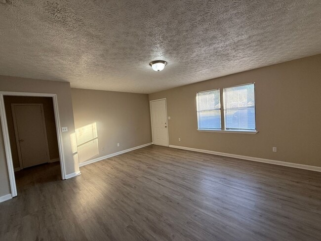 Building Photo - 132/134 Deer Creek Dr