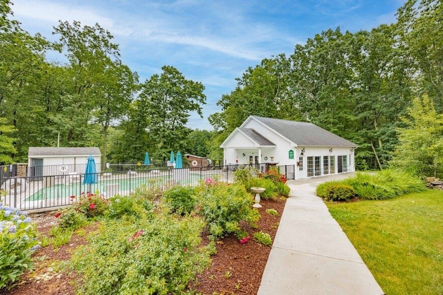 Middlebury Crossing Apartments 77 Newfield Ave Waterbury CT 06708