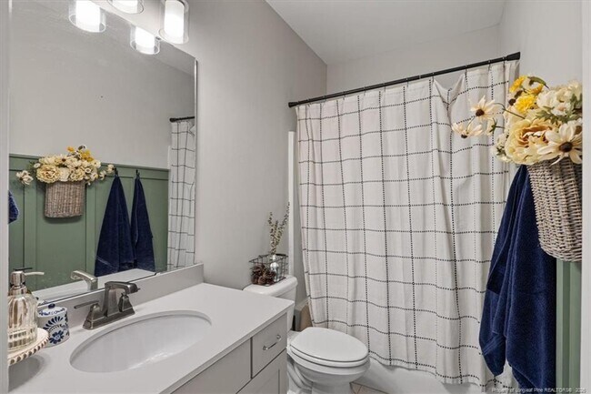 Building Photo - 381 Countryside Dr