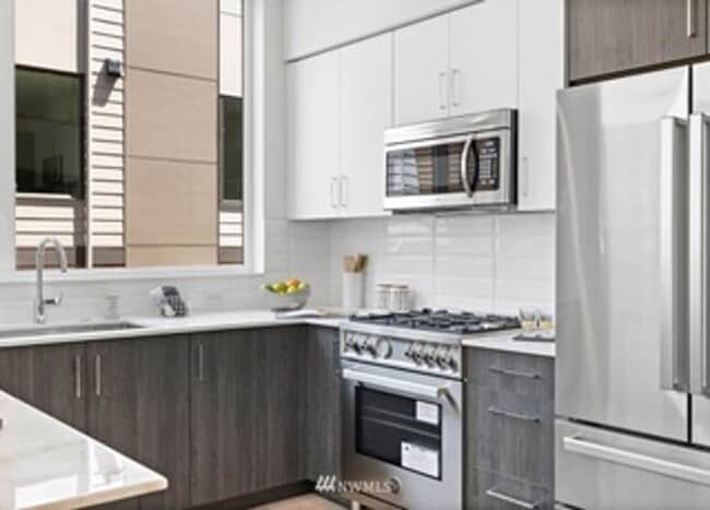 Building Photo - Greenlake 2bed / 2bath Townhouse