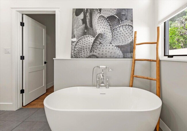 Building Photo - 3631 N 54th Ct