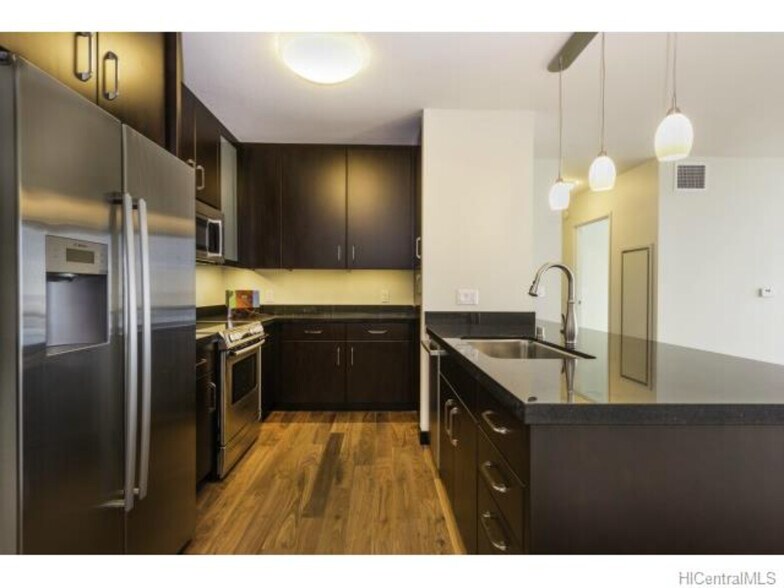 Building Photo - 1189 Waimanu St