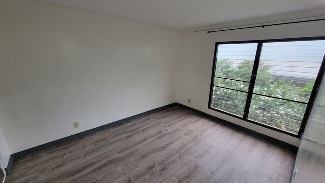 Building Photo - Kahe Kai - 2 Bedroom 1 Bath Apartment With...