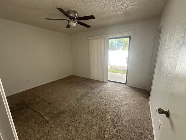 Building Photo - 13644 N Hamilton Dr