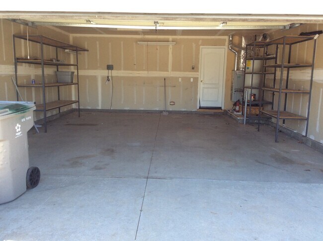 Building Photo - Cute Nampa home in one of  the most desira...