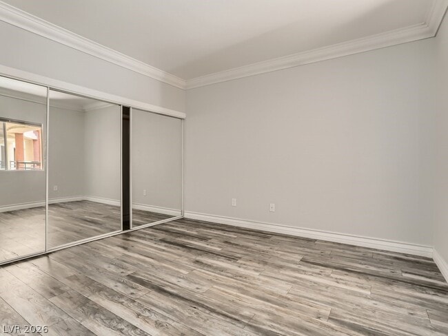 Building Photo - 260 E Flamingo Rd