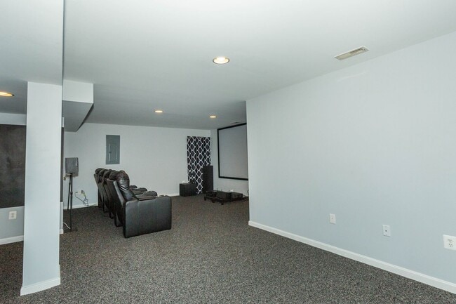 Building Photo - 4 bed, 2.5 bath Single Family Home in Char...