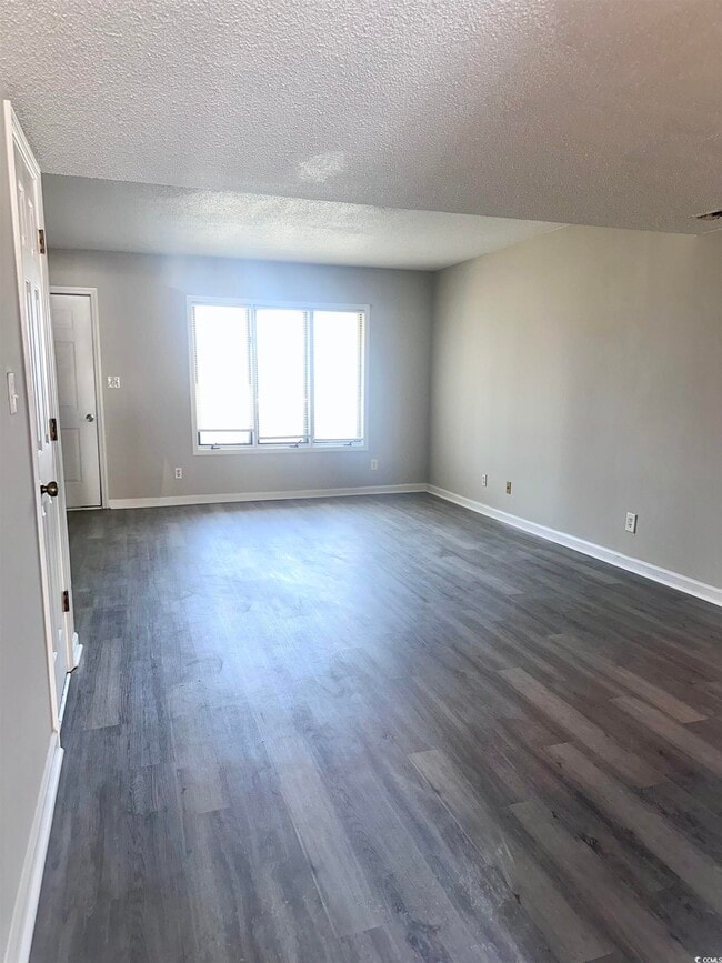 Building Photo - 401 Garden Dr