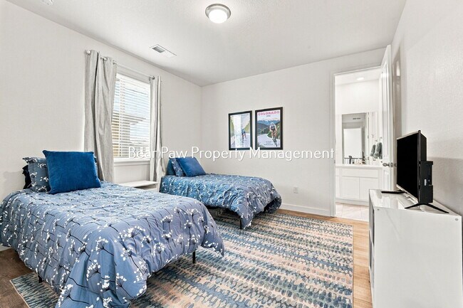 Building Photo - "Discover Spacious Elegant House in Morrison!