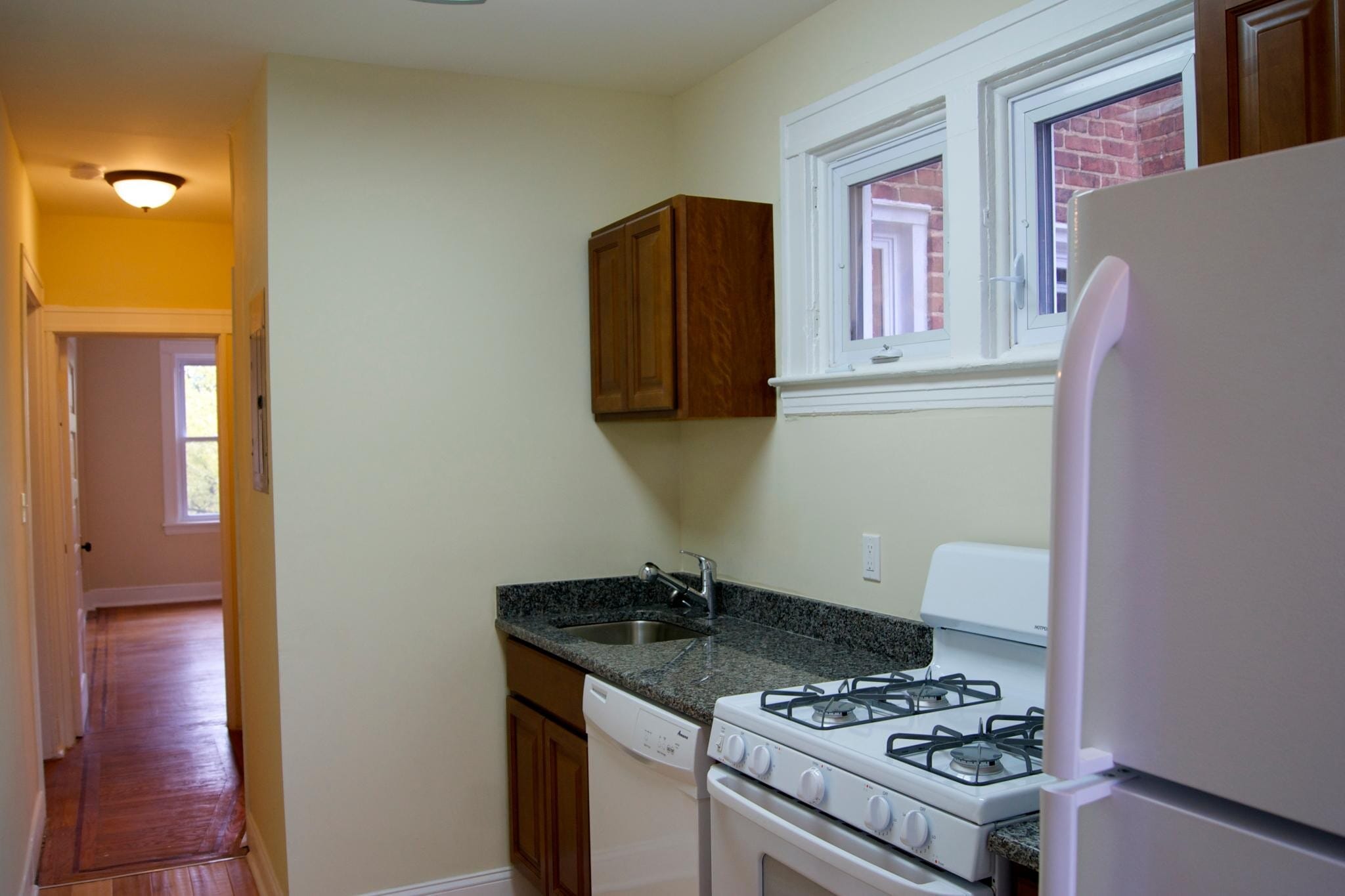 Kitchen - 300 E 32nd St