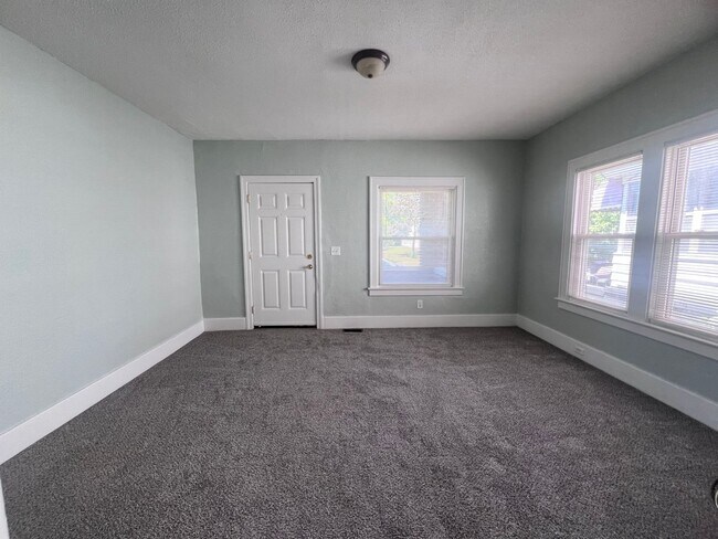 Building Photo - 1054 Ionia Ave SW