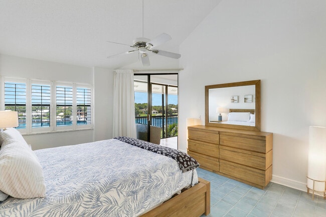 Building Photo - 543 Bay Colony Dr N