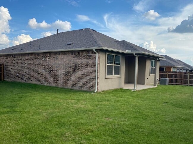 Building Photo - 18024 Stefano Dr