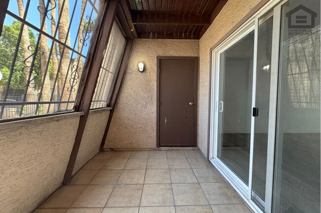 Building Photo - 2Bed/1.5Bath Condo at Cactus Rd/19th Ave! Ready for Immediate Move-In! – POOL VIEW!