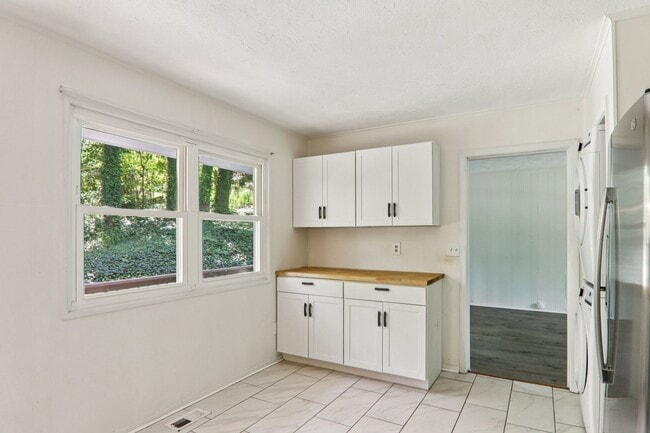 Building Photo - Move In Ready