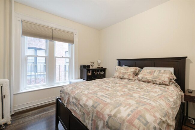 Building Photo - 293-295-295 Commonwealth Ave