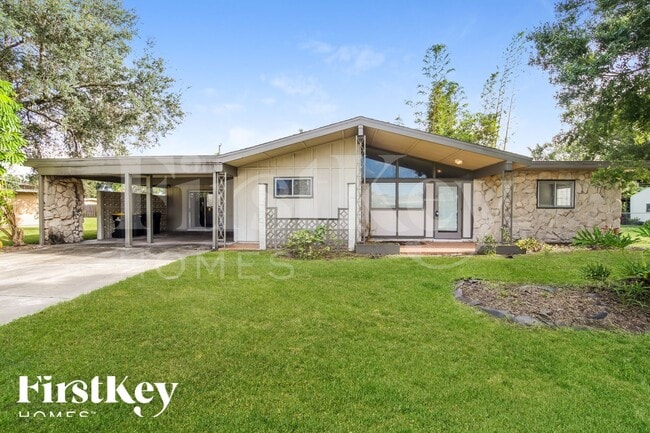 Building Photo - 2749 Elm Dr NE