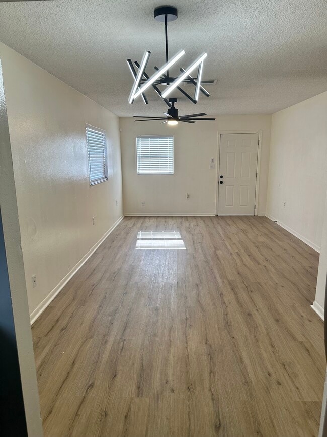 Building Photo - 1802 W House St