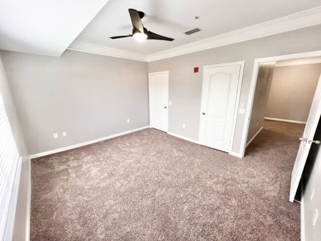 Building Photo - Orlando - 3 Bedroom, 2 Bathroom - $1,745.00