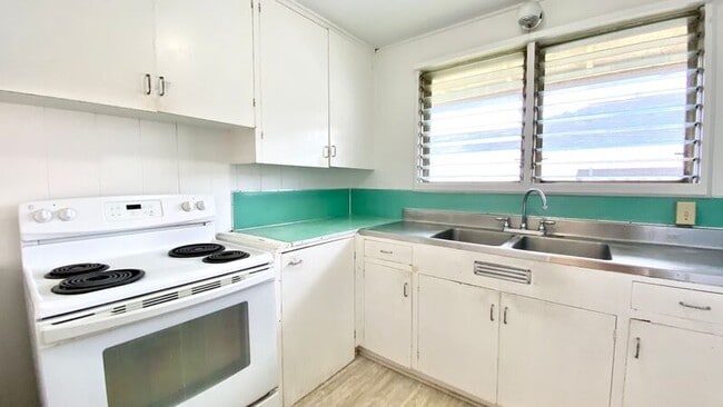 Building Photo - 3007 Lanikaula St