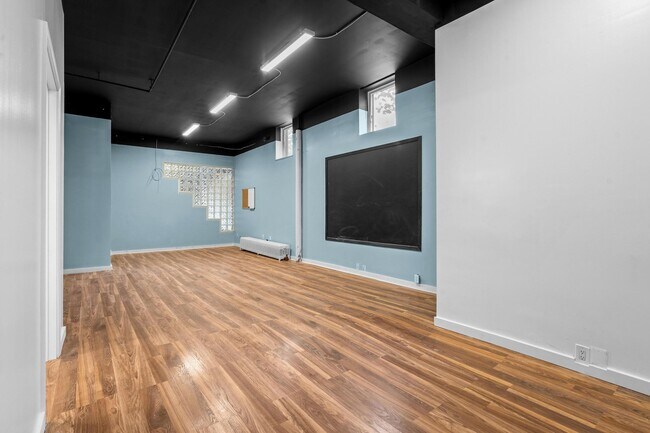 Building Photo - 104 Brown St
