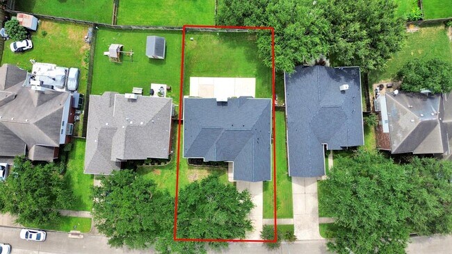 Building Photo - 2030 Winding Hollow Dr