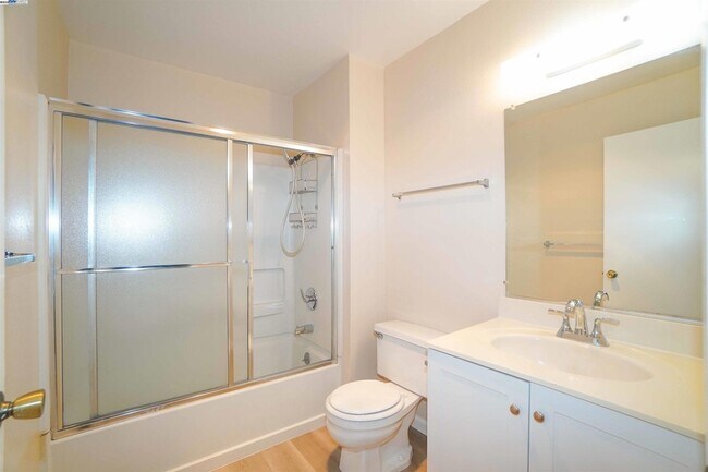 Building Photo - 3670 Silver Oaks Way