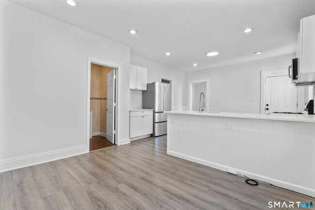 Building Photo - 394 Gregory St