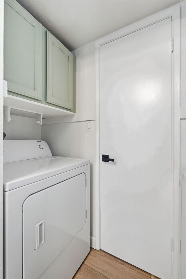 Building Photo - Short-Term Rentals OK *** Less than 2 mile...