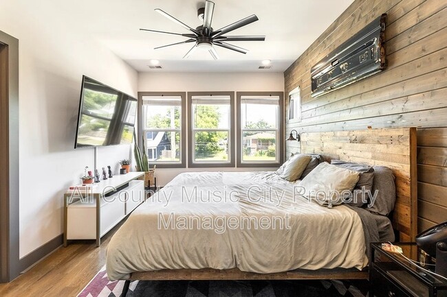 Building Photo - 1507B 14th Ave N