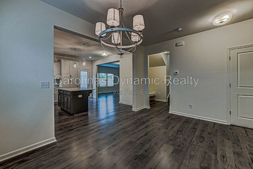 Building Photo - 4014 Beacon Ave