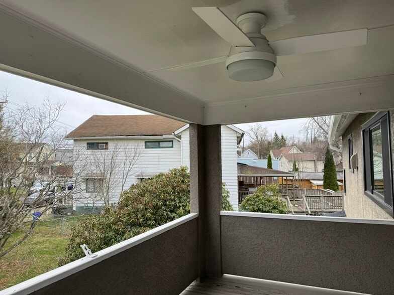 Building Photo - 307 Warren St