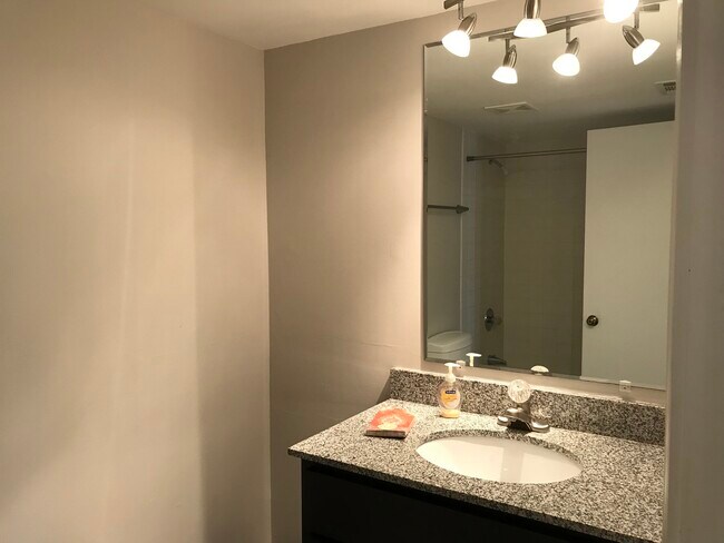 Building Photo - 9941 Treetop Dr