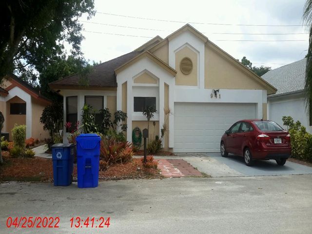 Primary Photo - 941 W Maple St