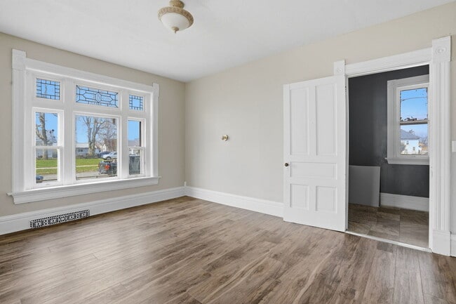 Building Photo - 1405 7th Ave