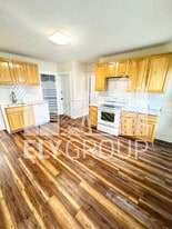 Building Photo - 10 Spruce St