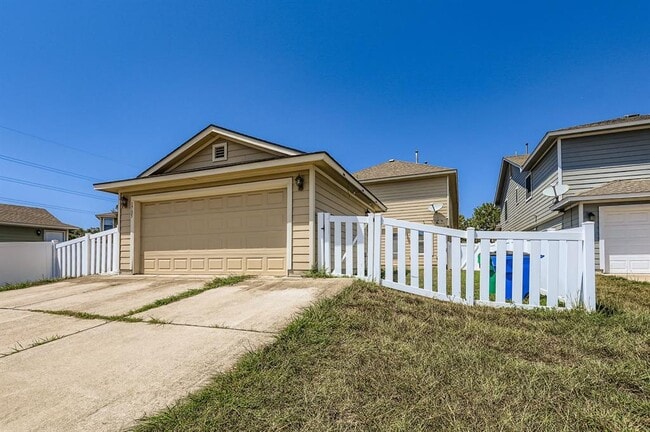 Building Photo - 1705 Lost Maples Loop