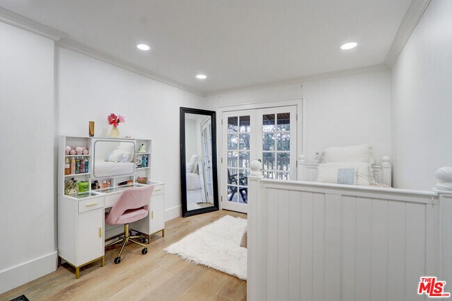 Building Photo - 456 S McKnight Rd