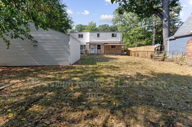 Building Photo - 24034 Meadowlark St