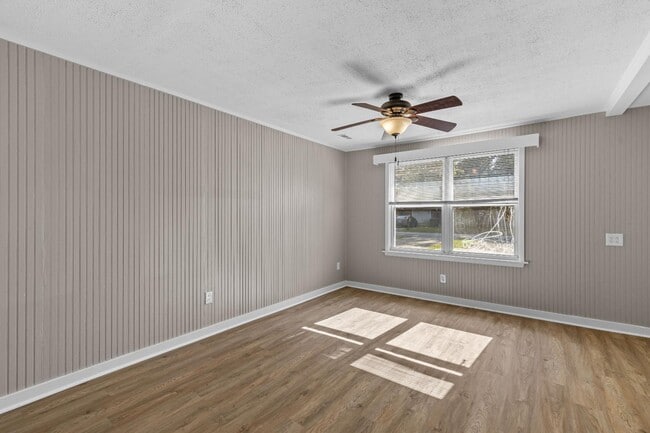 Building Photo - 100 English Rd