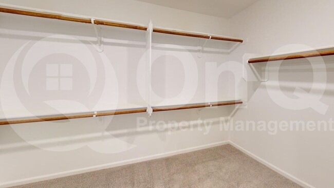 Building Photo - 8021 S Silver Lillie Way