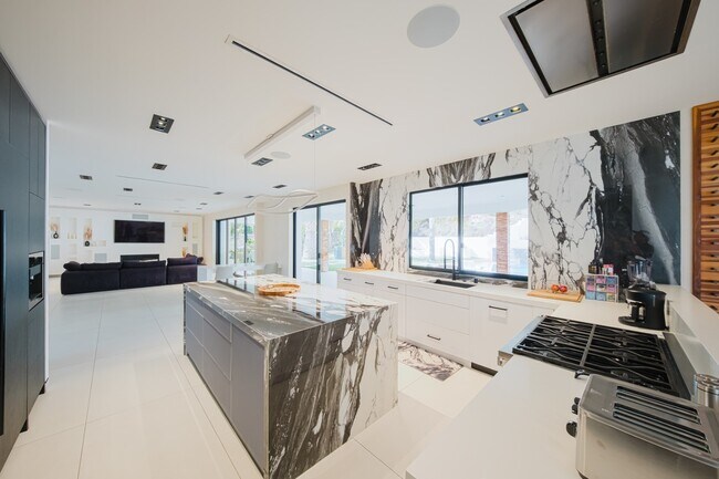 Building Photo - 25879 Chalmers Pl