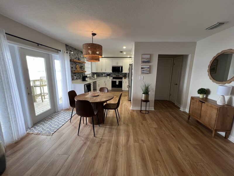 Building Photo - 201 Pompano Dr SE