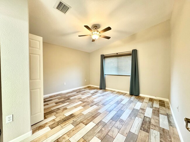 Building Photo - 3BR/2BA/2CG, 1,127 sq.ft. rental in Sierra...