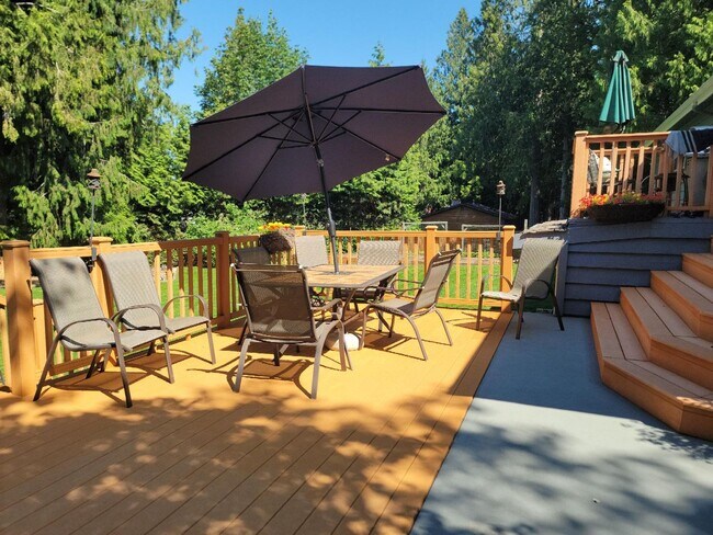 Building Photo - Central Kitsap Backyard Paradise!