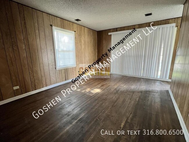 Building Photo - Spacious 4 Bedroom 1 Bathroom Gem