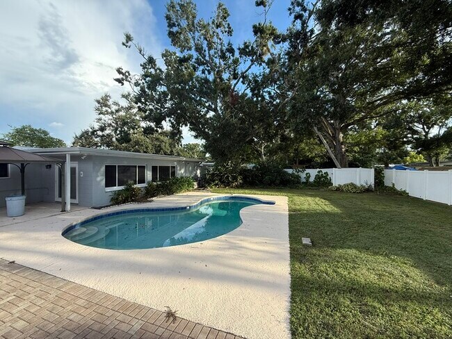 Building Photo - 4307 S Thatcher Ave