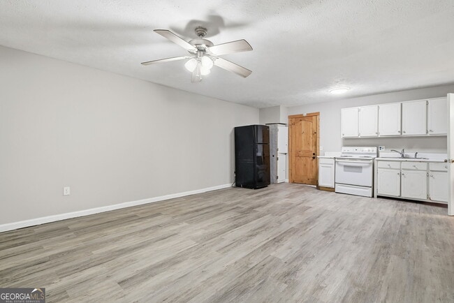 Building Photo - 212 Chandler St